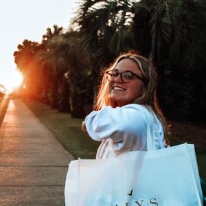 Meet your Posher, Lauren